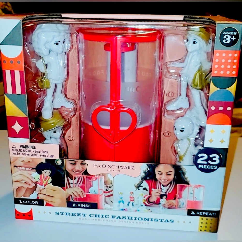 FAO Schwarz Street Chic Fashionistas Wash-And-Color Design Dolls 23pc | NIB